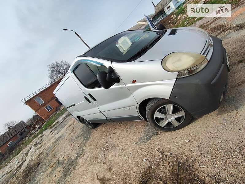 2005 nissan primastar