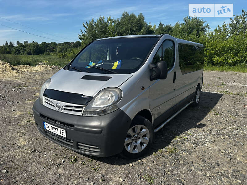 2004 nissan primastar