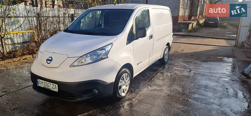 2014 nissan e-nv 200