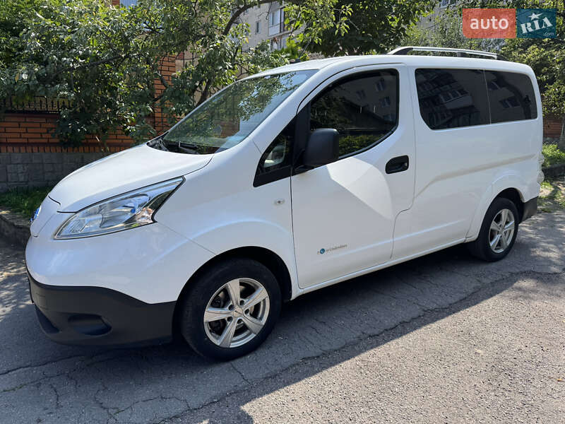 2014 nissan e-nv 200