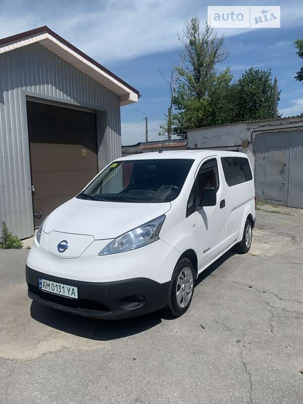2014 nissan e-nv 200