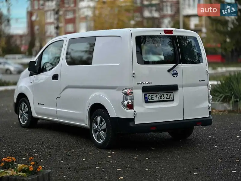 2015 nissan e-nv 200