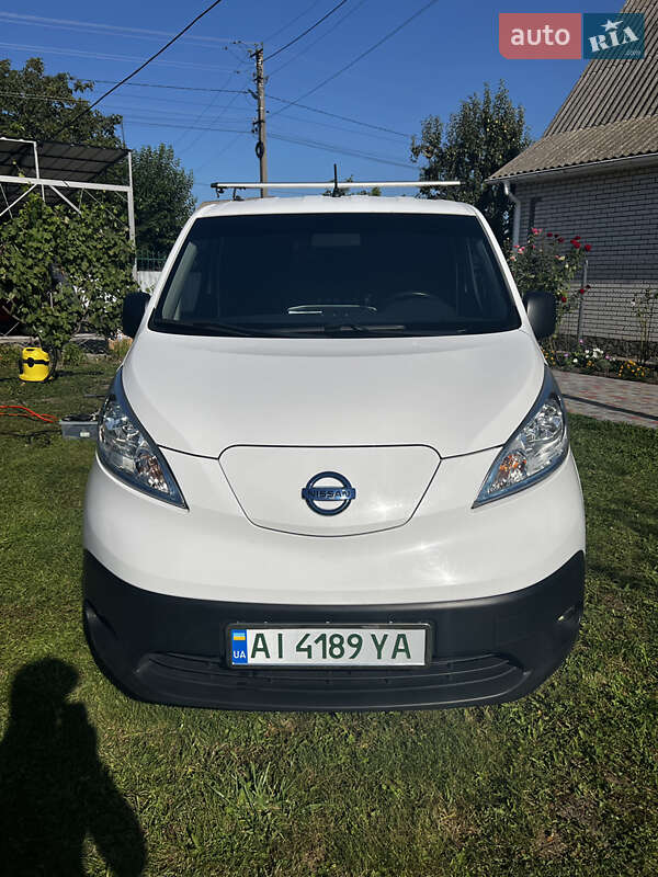 2015 nissan e-nv 200