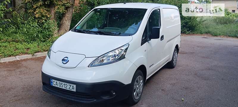 2017 nissan e-nv 200