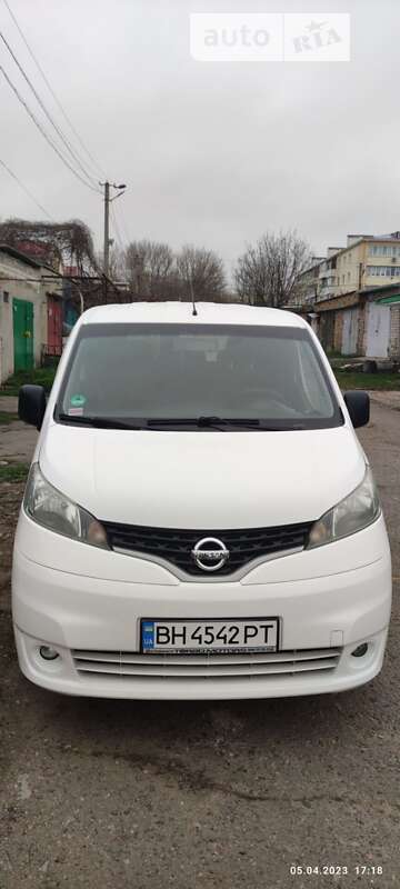 2012 nissan nv 200