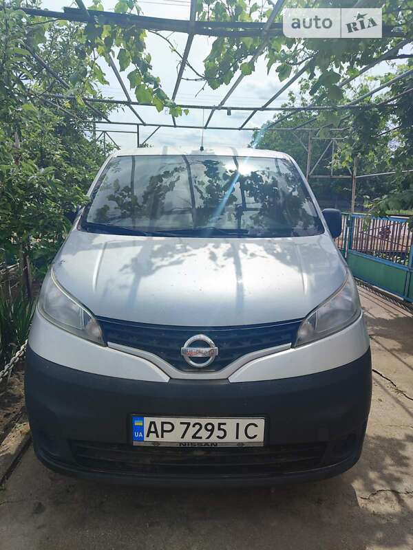 2013 nissan nv-200
