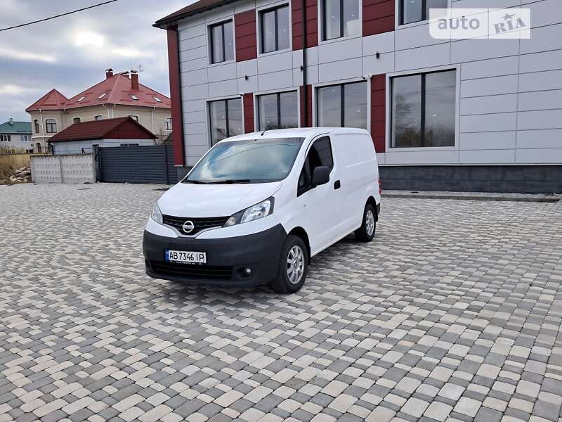 2014 nissan nv 200