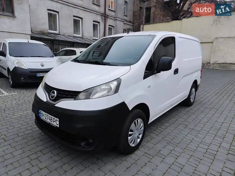 2014 nissan nv 200