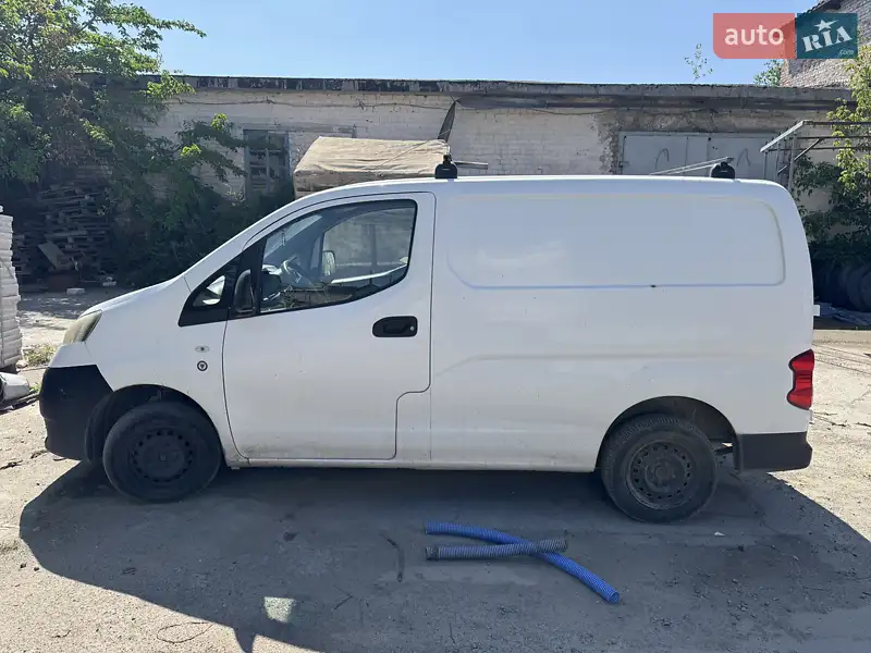 2015 nissan nv 200