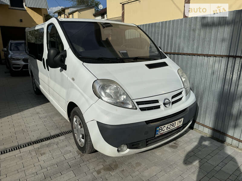 2011 nissan primastar