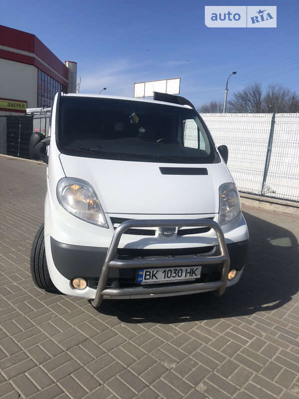 2011 nissan primastar