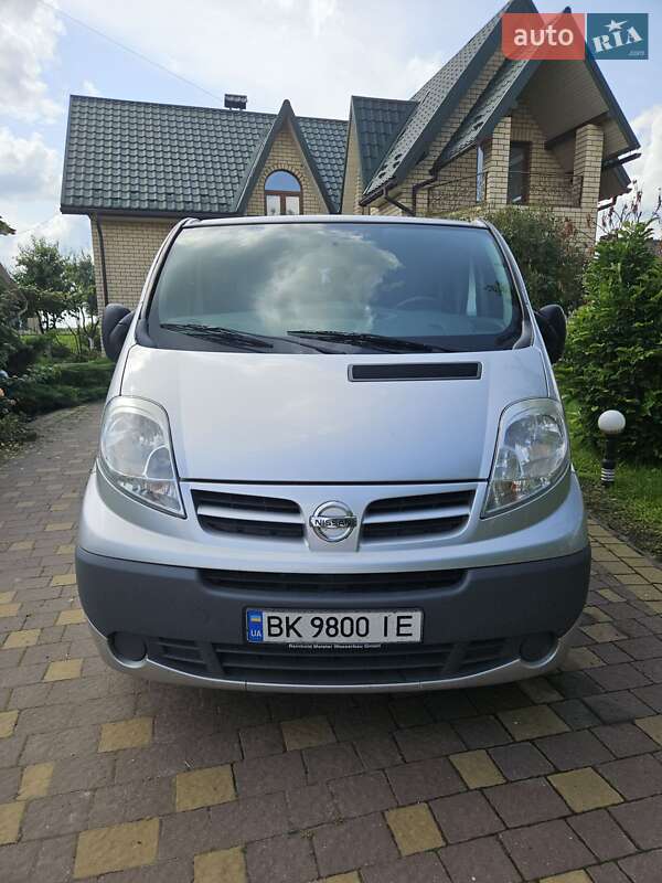 2010 nissan primastar