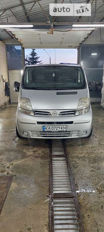 2004 nissan primastar