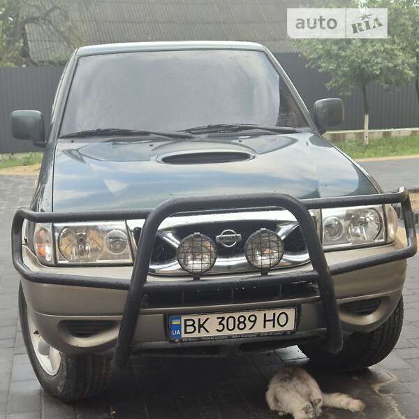 1999 nissan terrano