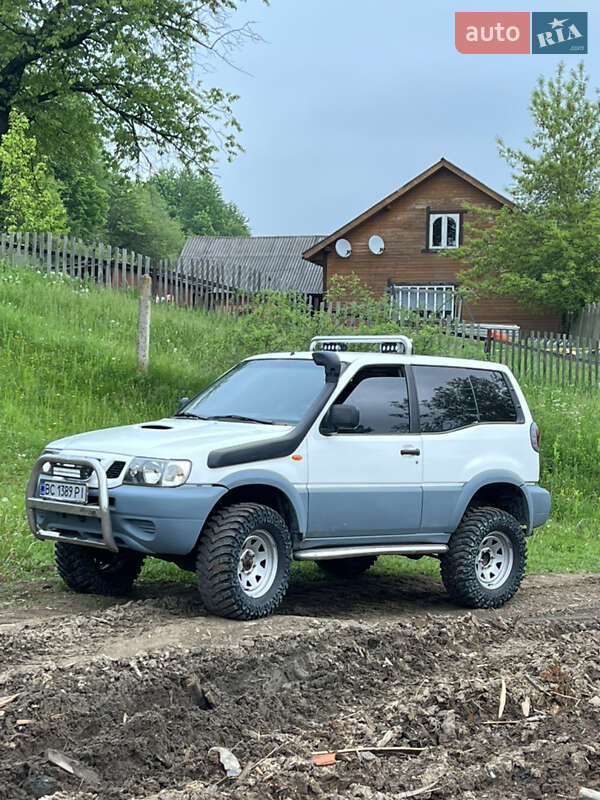 2002 nissan terrano