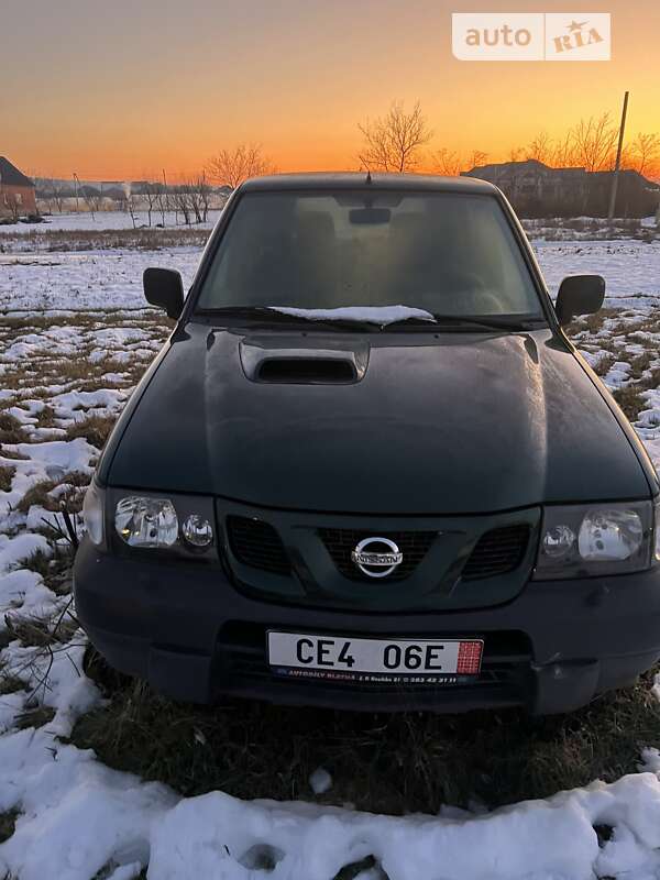 2003 nissan terrano