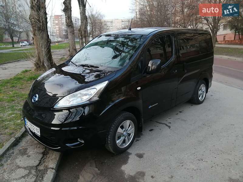 2014 nissan e-nv 200