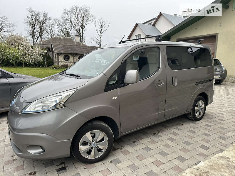 2014 nissan e-nv200
