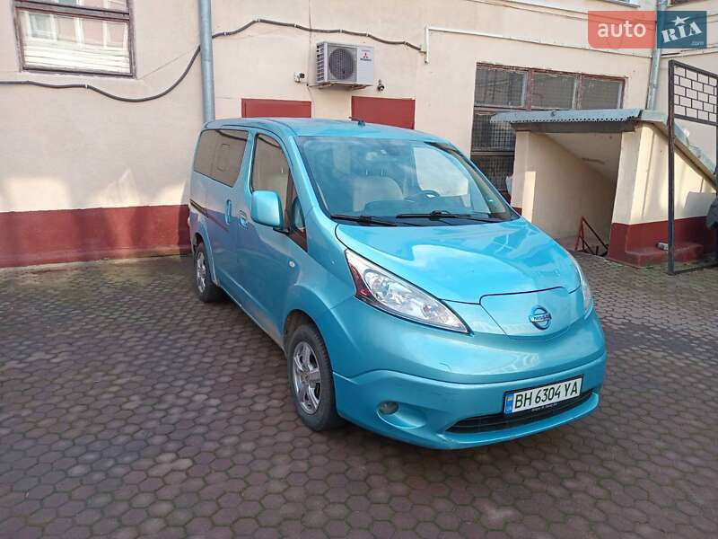 2014 nissan e-nv 200