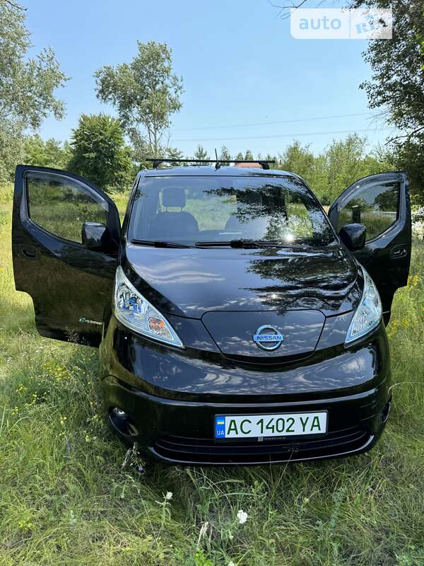 2014 nissan e-nv 200