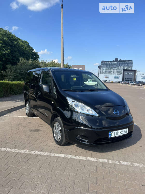2015 nissan e-nv 200