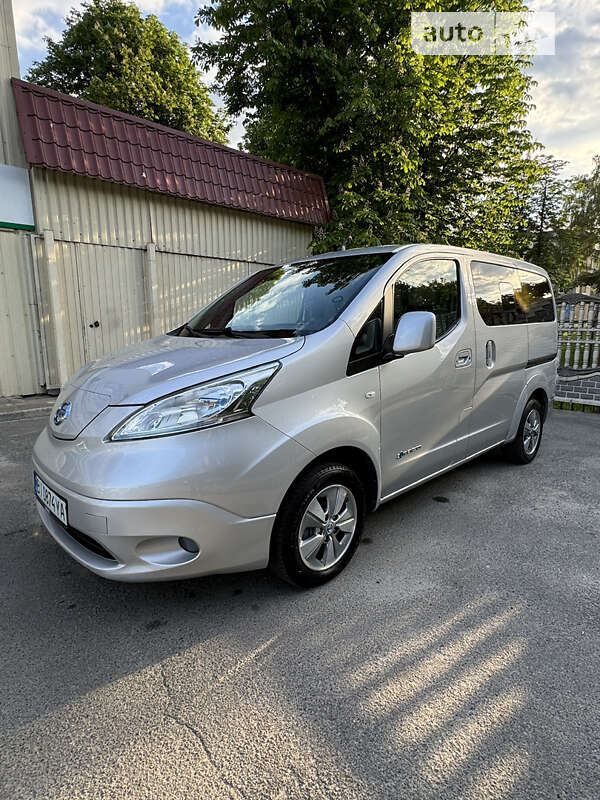2014 nissan e-nv 200