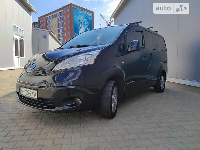 2015 nissan e-nv200