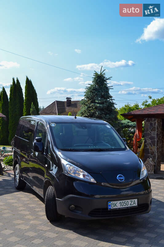 2014 nissan e-nv 200