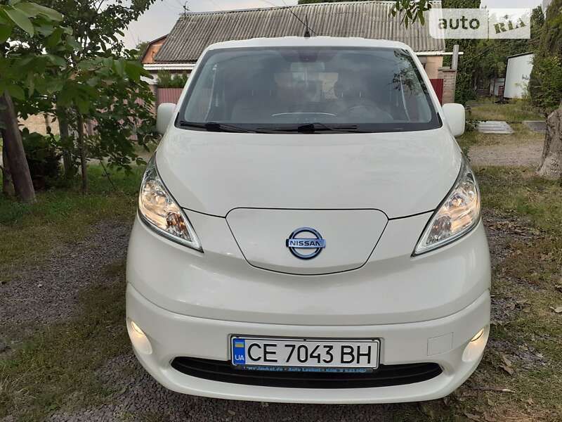 2015 nissan e-nv200