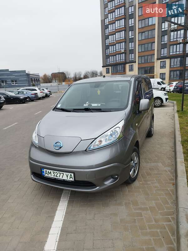 2016 nissan e-nv 200
