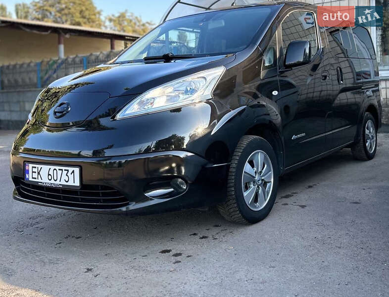 2015 nissan e-nv 200