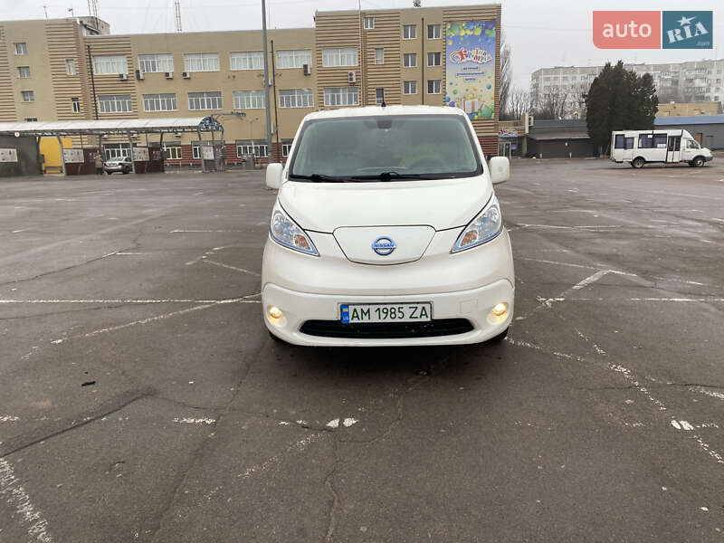 2015 nissan e-nv 200