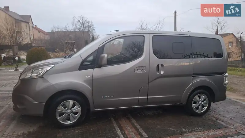 2015 nissan e-nv 200