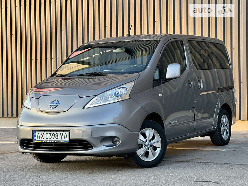 2015 nissan e-nv 200