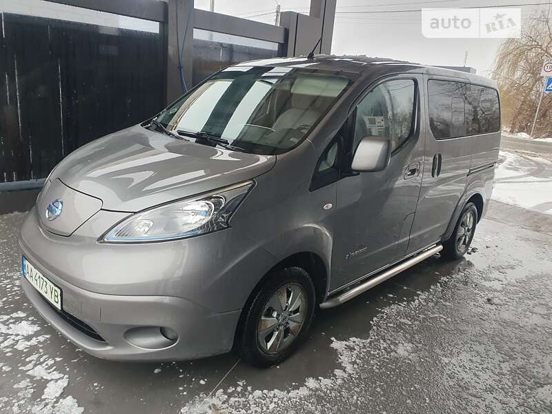2015 nissan e-nv 200