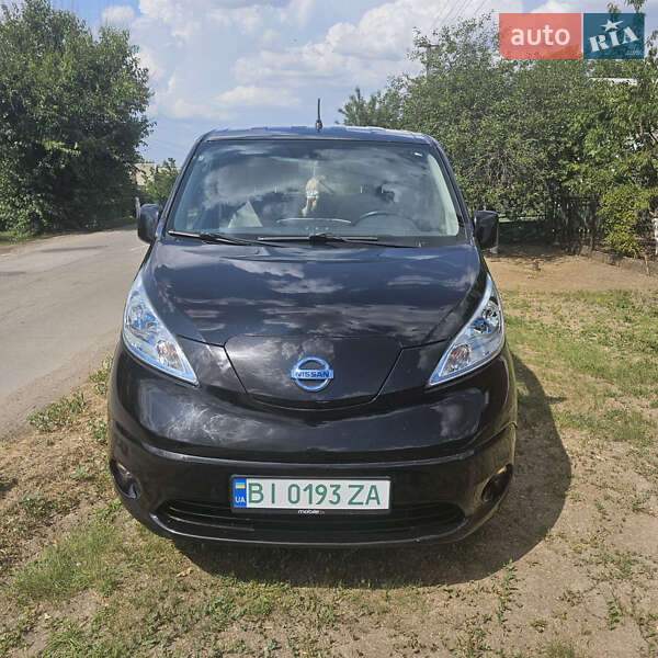 2015 nissan e-nv-200