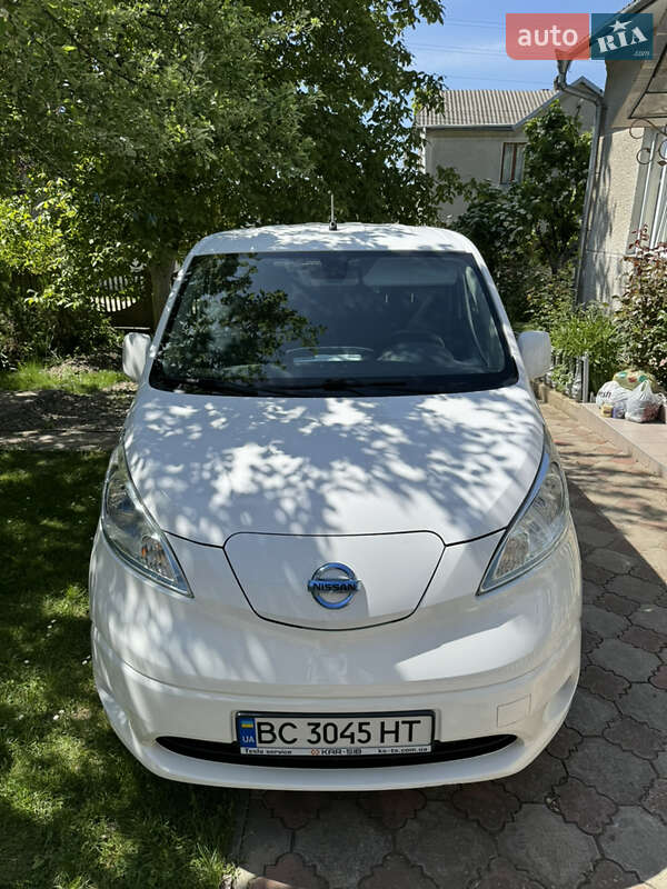 2015 nissan e-nv 200