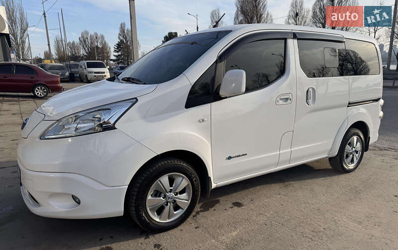 2016 nissan e-nv200
