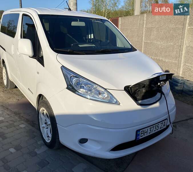 2016 nissan e-nv 200