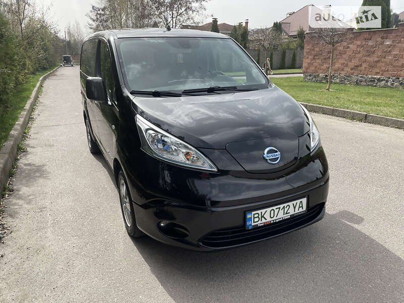 2016 nissan e-nv 200