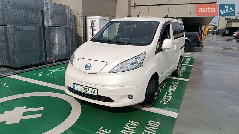 2016 nissan e-nv 200