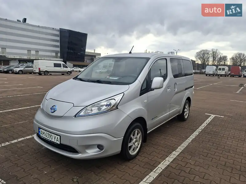 2016 nissan e-nv 200