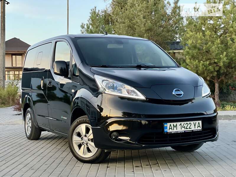2017 nissan e-nv 200