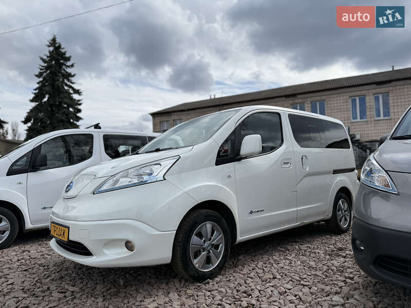 2017 nissan e-nv 200