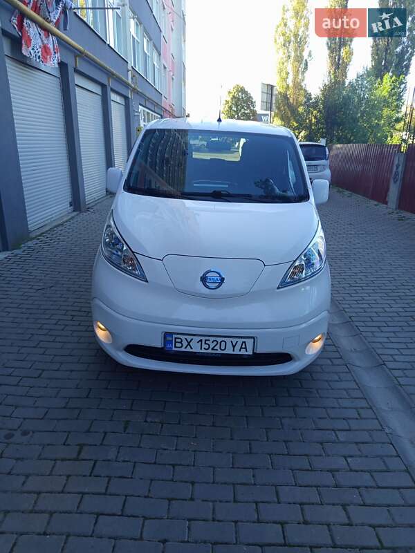 2018 nissan e-nv 200