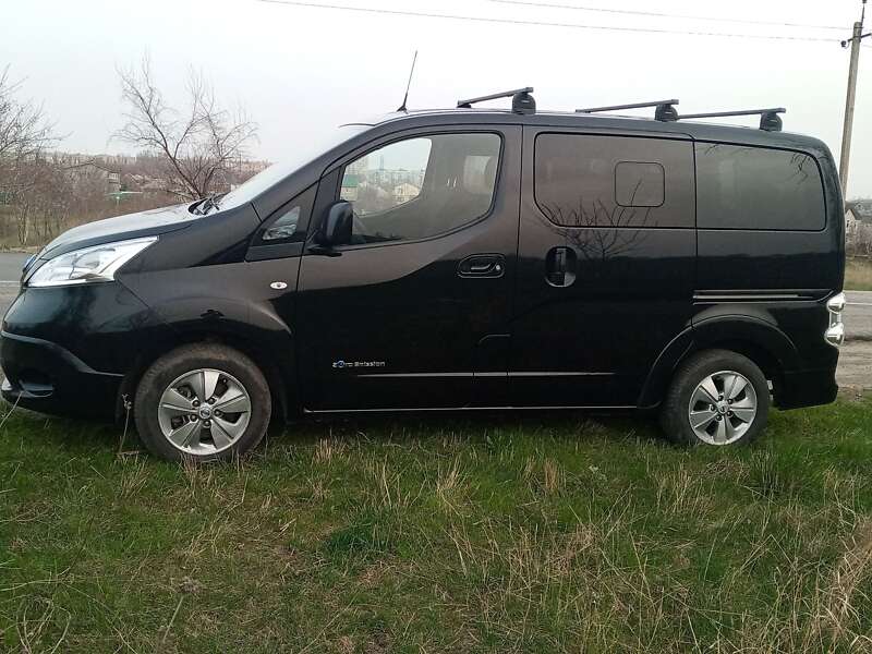 2018 nissan e-nv 200
