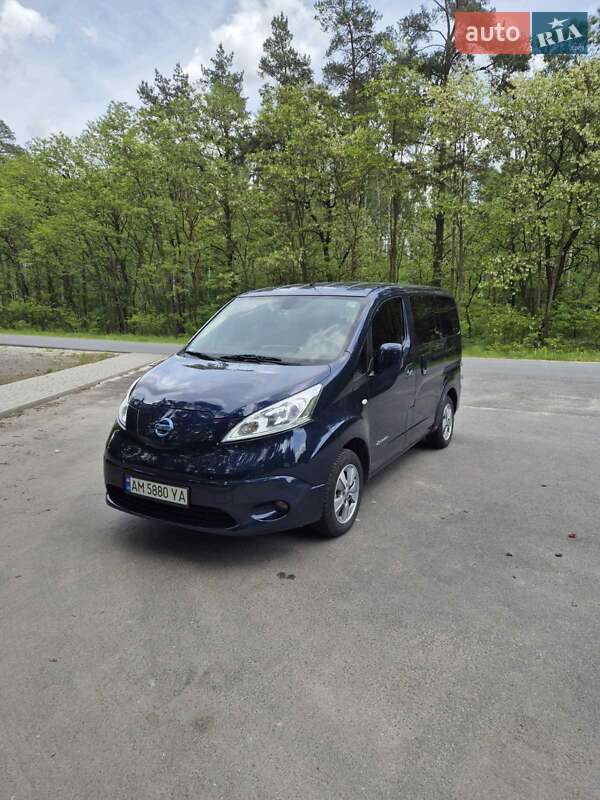 2018 nissan nv-200