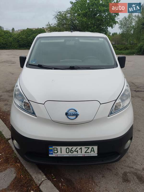 2018 nissan e-nv 200