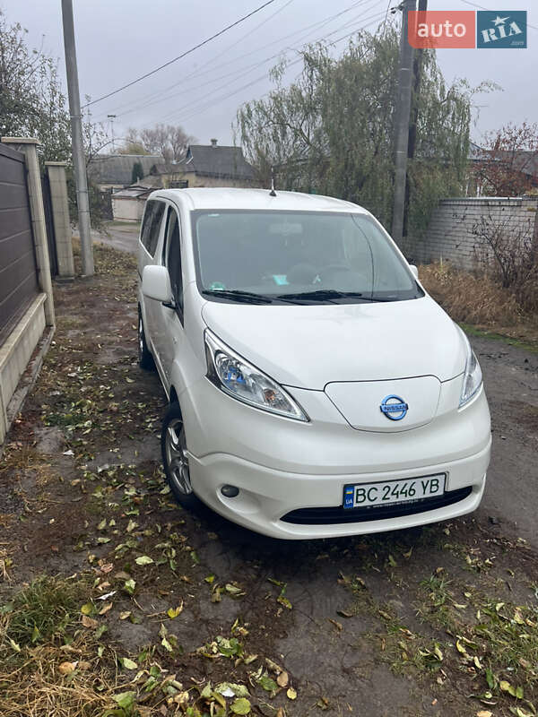 2018 nissan e-nv200