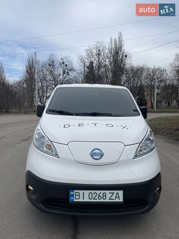 2018 nissan e-nv 200